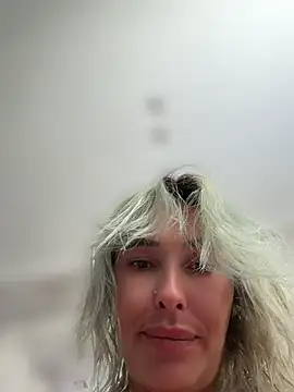 IssaSmith's Live Chat Room