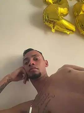 valentinoth's Live Chat Room