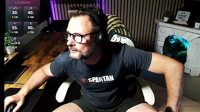 Freeguy84's Live Chat Room