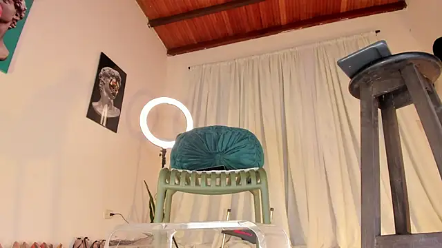 Chat soba uživo modela ArchieCollins
