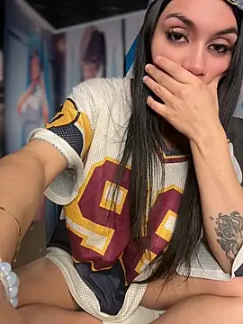 Nicolle_Quiintero's Live Chat Room