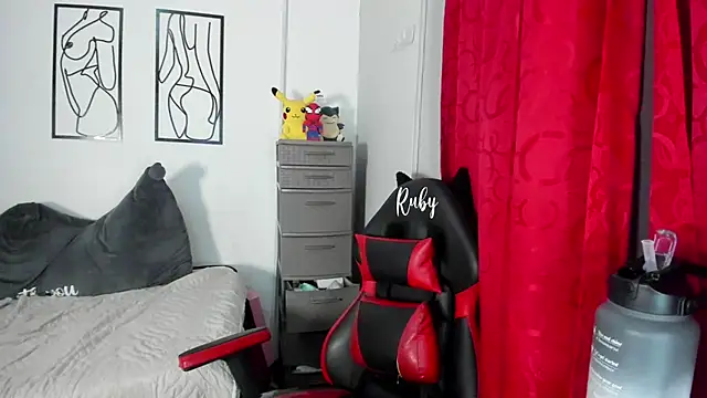 RubyPirsso18 Adlı Modelin Canlı Sohbet Odası