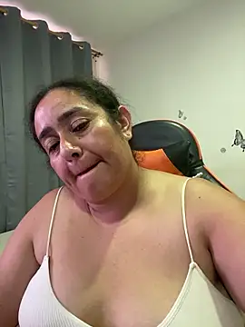 Živá chatovací místnost agathaxxx-69