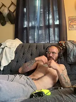 UncutChip's Live Chat Room