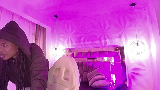 Queen_perla_'s Live Chat Room