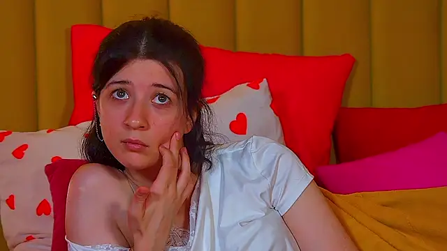 AnneAvelin Adlı Modelin Canlı Sohbet Odası