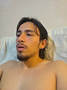 LatinShortt's Live Chat Room