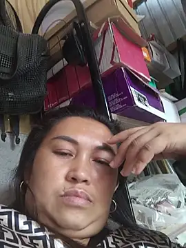 Laiskie_33's Live Chat Room
