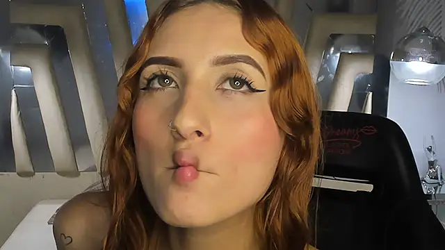 Živá chatovací místnost ValerySkinnyy