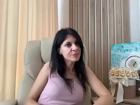 חדר צ'אט בשידור חי של InjaAtHome