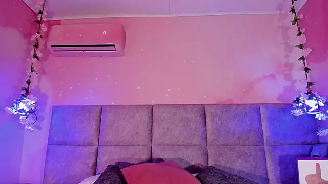 Emiily_Grace's Live Chat Room