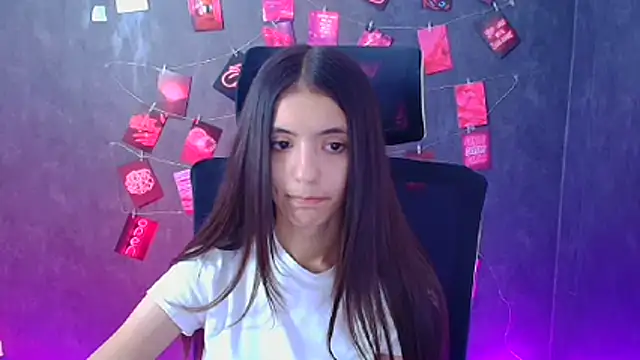 Chat soba uživo modela Aishell_