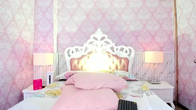 Hellencute18_ Adlı Modelin Canlı Sohbet Odası