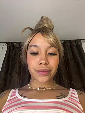 MarieLeon's Live Chat Room