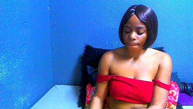 SMALLBOOBSXX's Live Chat Room