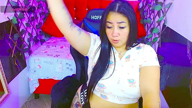 zoe_naughty01 Adlı Modelin Canlı Sohbet Odası