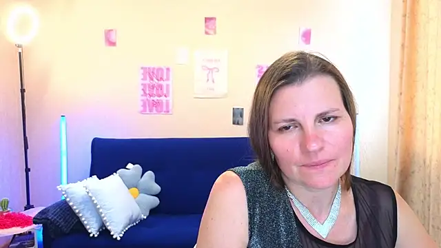 غرفة دردشة Mirabelle_Velvet المباشرة