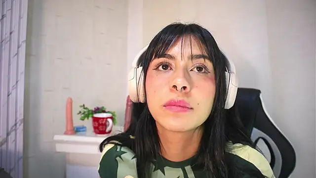 Chat soba uživo modela Alyssa_jones