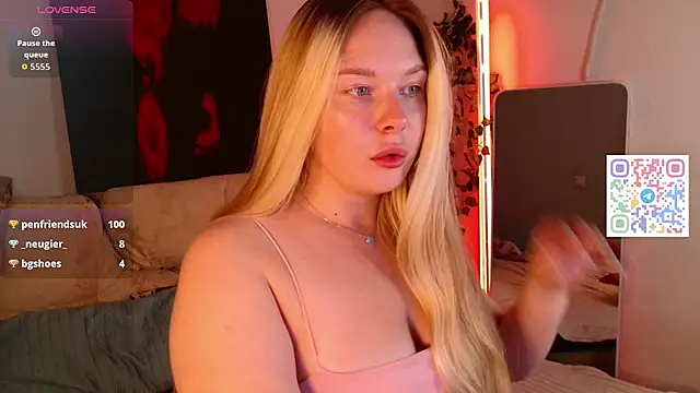 Chat soba uživo modela Corallymb