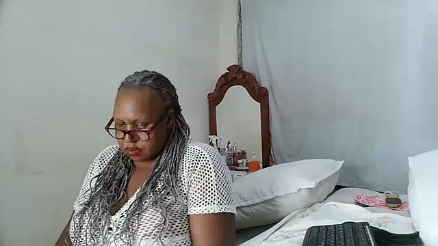 Živá chatovací místnost queenofrainxx