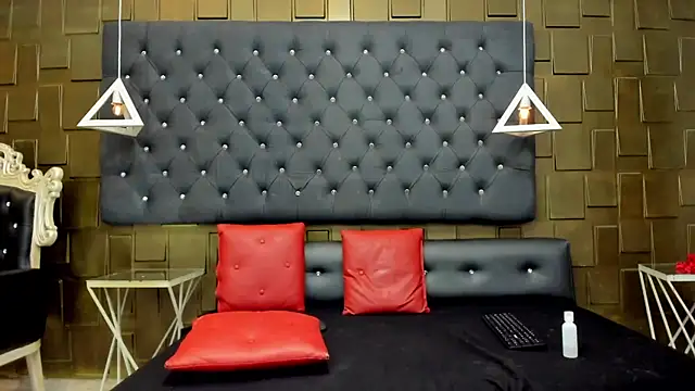 LunaSaez Adlı Modelin Canlı Sohbet Odası