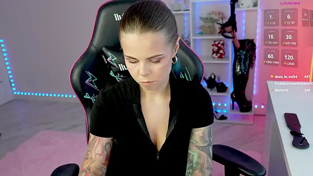 غرفة دردشة QueenAliceX المباشرة