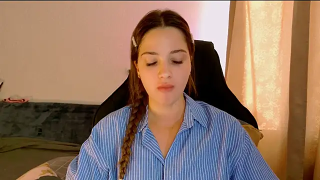 غرفة دردشة KiraVair المباشرة