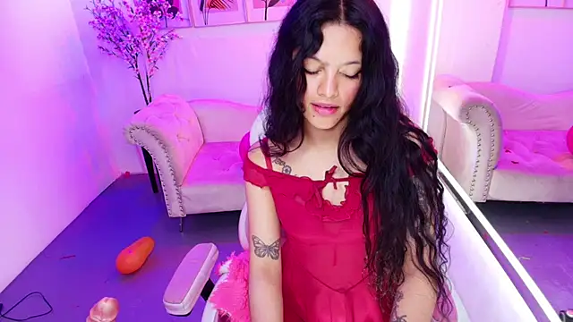 חדר צ'אט בשידור חי של Maddie_T18
