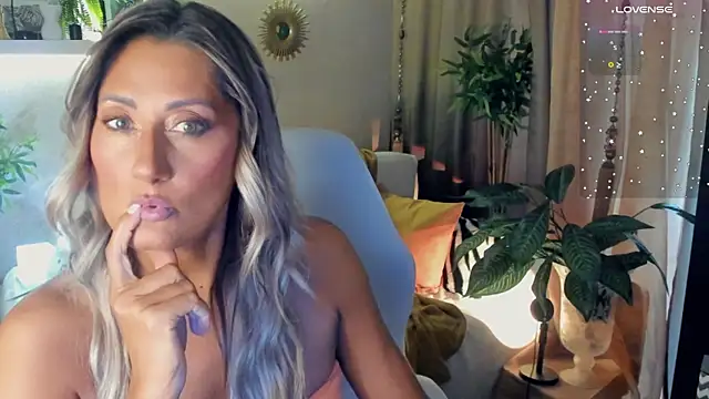 SarahAlluring чат на живо