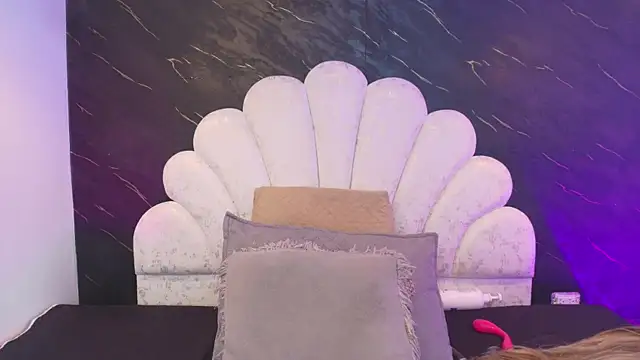 Chat soba uživo modela _MiaBrown_