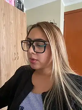 Miabonnett_ Adlı Modelin Canlı Sohbet Odası