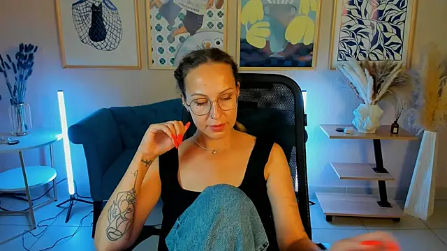 غرفة دردشة Charlotte_Hudson المباشرة