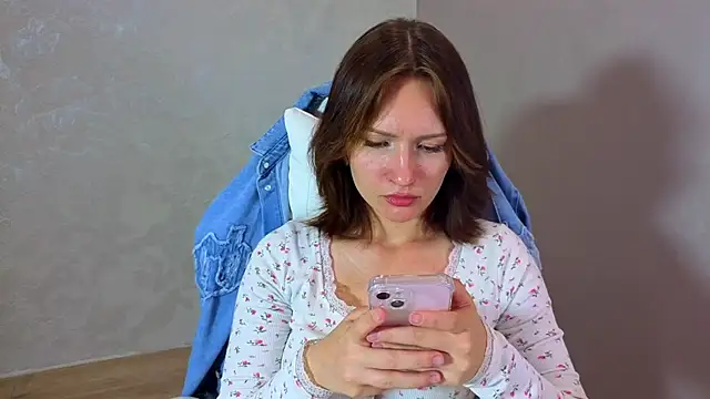 Emmiennova – live chatrum
