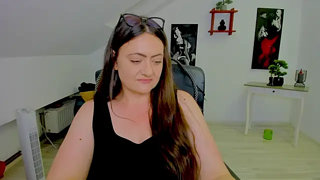 MistressDarrah 실시간 채팅방