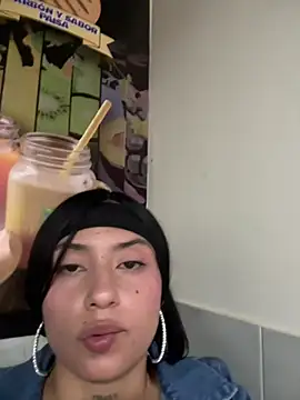 LilacNoir Live Chatraum