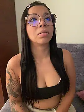 maaddyXXX Adlı Modelin Canlı Sohbet Odası