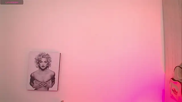 חדר צ'אט בשידור חי של Millie_bobby