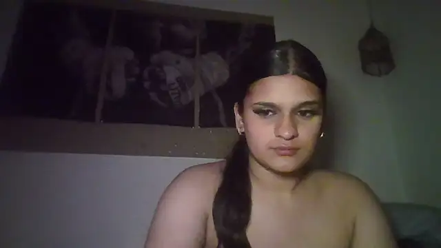 kaviahxx18's Live Chat Room