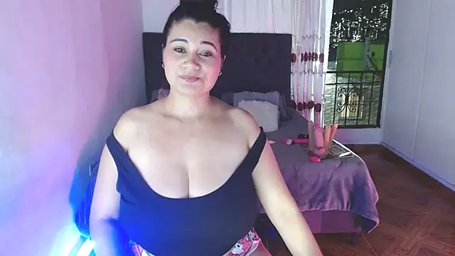 חדר צ'אט בשידור חי של Kerly_Lopez