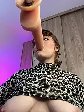 Živá chatovací místnost freckledpussy