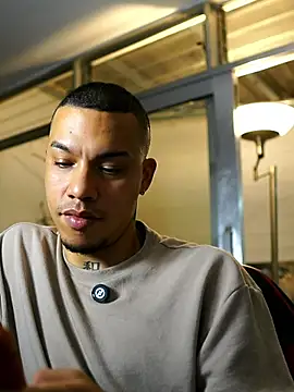 AlphaMasterXxx's Live Chat Room