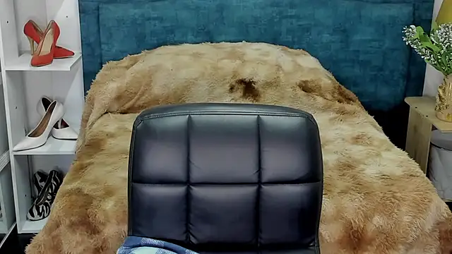 IsadoraVex's Live Chat Room