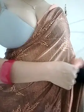 Paridhi_0 Adlı Modelin Canlı Sohbet Odası