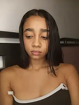 Zoe_Sweett18 Adlı Modelin Canlı Sohbet Odası