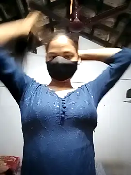Madhuri-singh88 Adlı Modelin Canlı Sohbet Odası