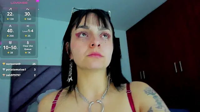 KARINNA__RAVEN Adlı Modelin Canlı Sohbet Odası
