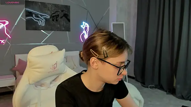 Živá chatovací místnost naomi_reiss