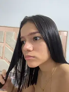 غرفة دردشة lina_seduce المباشرة