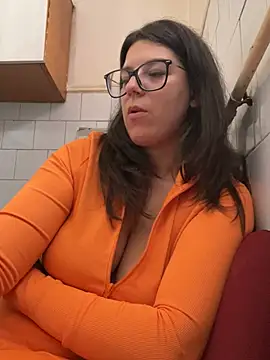 NadiraNoor – live chatrum