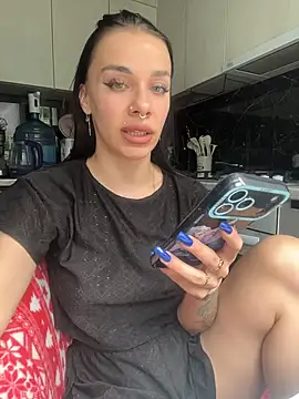 חדר צ'אט בשידור חי של Queen_of_pain